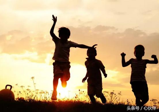 孩子在学校受到打骂怎么办,孩子被老师打骂心理出现不正常