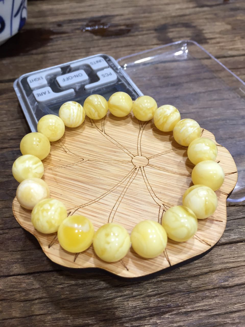 蜜蜡琥珀的特点,怎样鉴别波罗的海蜜蜡琥珀