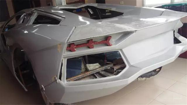 无敌了！穷小伙打烂标致406，改装成法拉利，*博兰**基尼