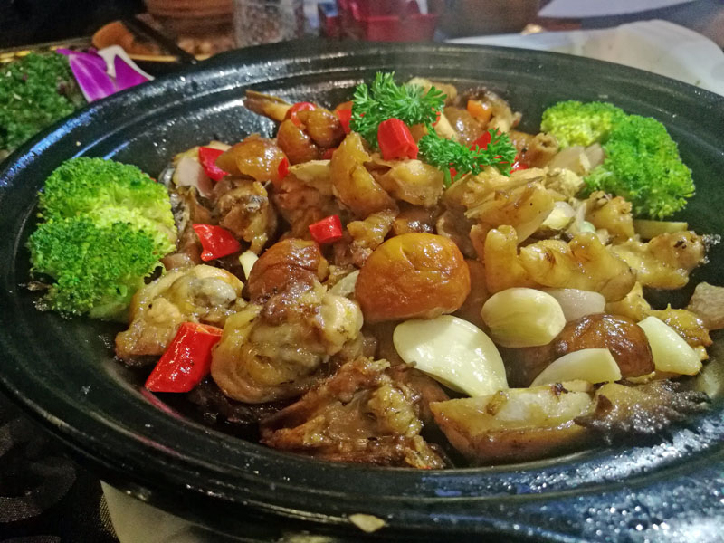 广西全猪宴哪里最好吃,南宁吃烤巴马香猪肉哪家最出名