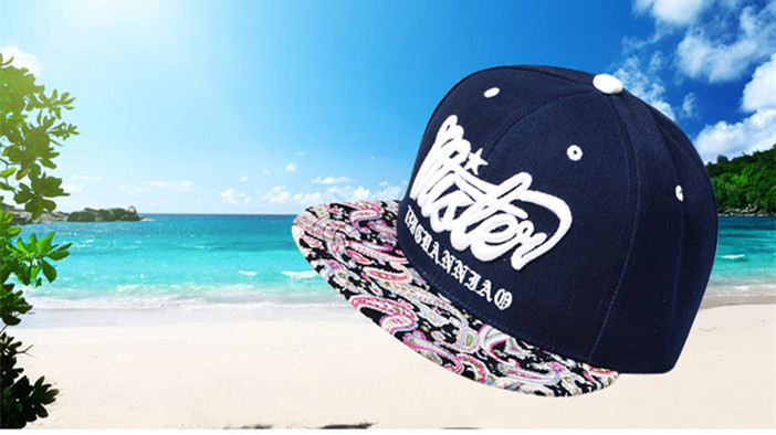 搭配棒球帽的穿搭图片,任性的棒球帽