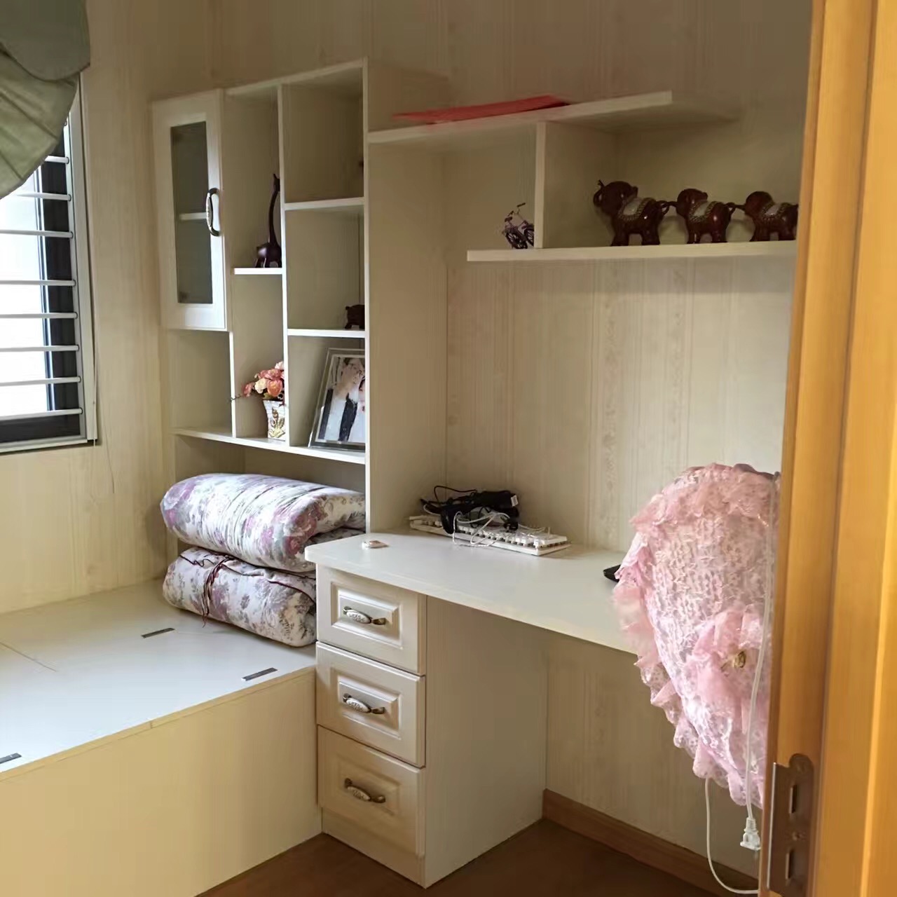 衣柜实图施工,衣柜工人安装视频