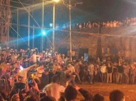 后面的那个小胖子，知道你很可爱，快走开我还要拍照呢！