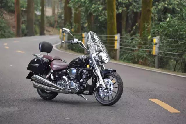 力帆最新款v缸250太子摩托车,力帆v缸250街车