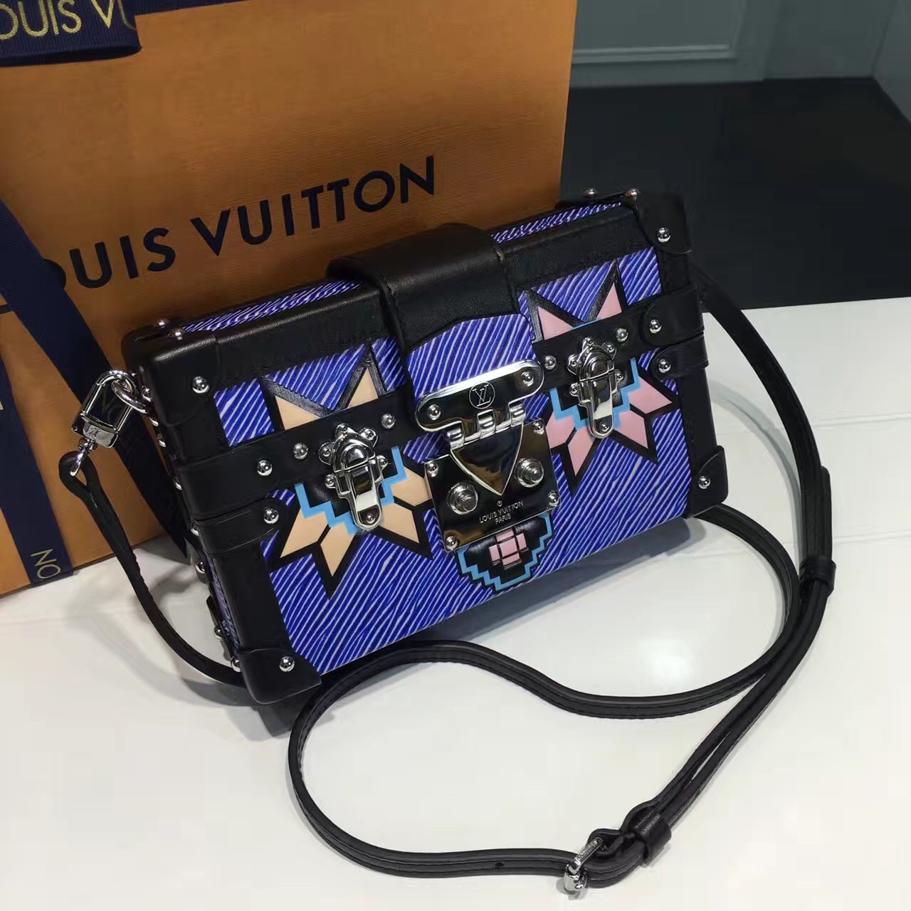 lv这款包多少钱,lv这款包的二手行情