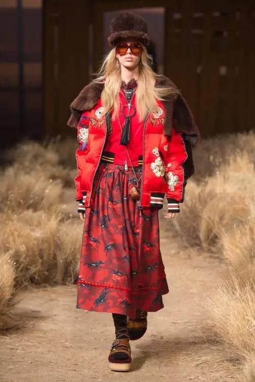 我哭，又跟着阿Sa、吴建豪、Selena 种草了Coach的2017秋冬系列