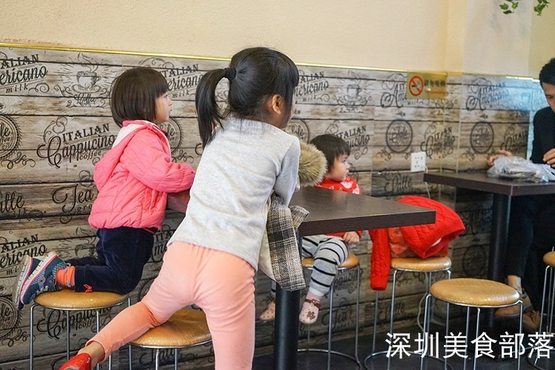 还在2月，已经有一大波人穿着毛衣排队吃冰了……