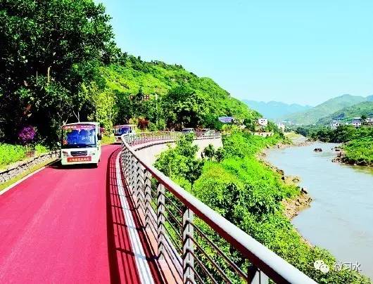 赤水河谷旅游公路百万年薪聘驿站老板娘跟着“美女飞手”边走边看