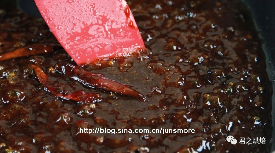 酱香味香辣鸡翅,酱香鸡翅加配菜怎么做