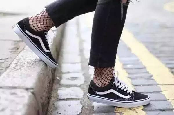 vans网红,vans懒人鞋经典款搭配