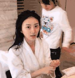 景甜五分钟洗脸时视频,景甜洗脸的瞬间