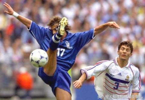 两届世界杯踢丢点球巴乔扼腕痛惜,98年世界杯法国vs意大利点球大战