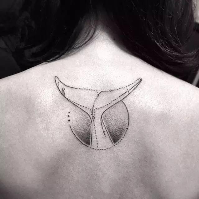 “谁再说纹身是纯装X无意义，我就让老公们去怼住他的嘴”