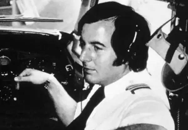 21岁被多国通缉,二十一岁被满门抄斩