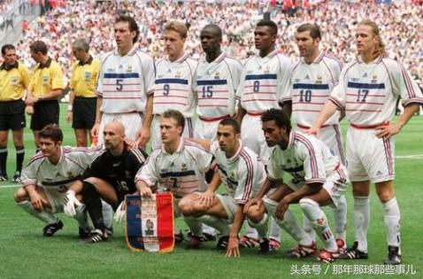 两届世界杯踢丢点球巴乔扼腕痛惜,98年世界杯法国vs意大利点球大战