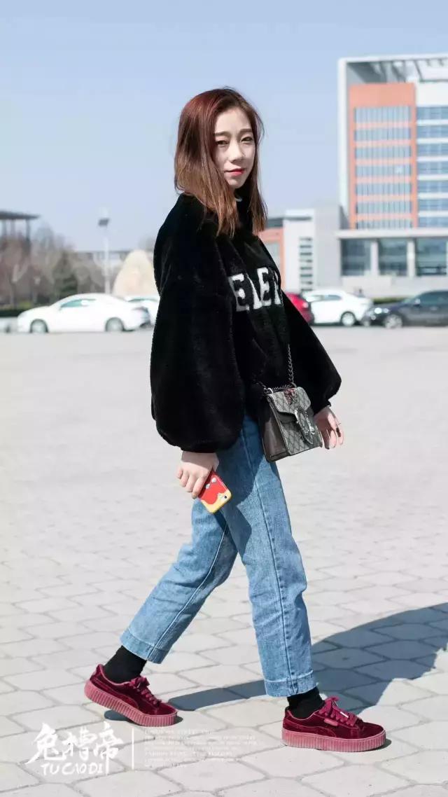 报告老师，中州大学的学生不好好穿衣服！