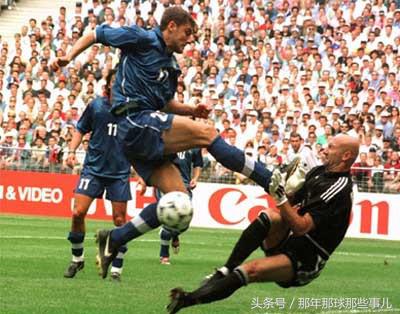 两届世界杯踢丢点球巴乔扼腕痛惜,98年世界杯法国vs意大利点球大战