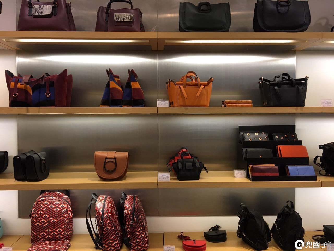 现在年轻人都流行背什么包,有哪些适合学生党背的包