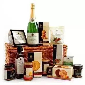 待位64年的王子，花30年将450万㎡荒地打造成世界最美庄园