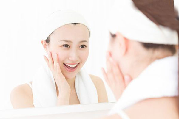 水加什么东西能皮肤变白,水加什么能使皮肤变白