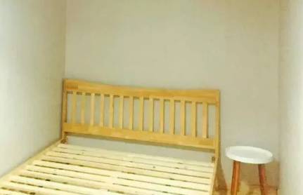 外国小鲜肉只花400元竟然租到了北京二环的房子,然而刚拿到房子的瞬间却差点哭了出来