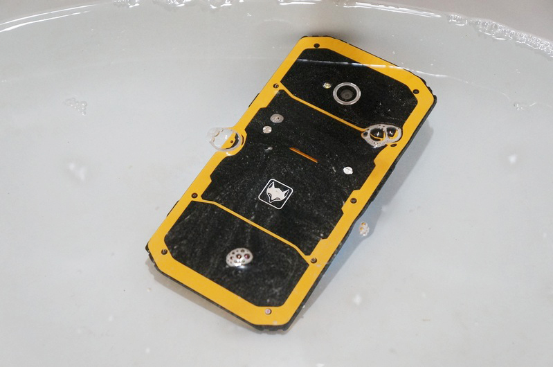 这货是雷神之锤?专业户外手机云狐大黄蜂(A7)体验