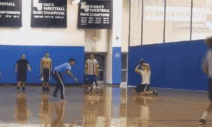 大猩猩gif搞笑图片,黑猩猩搞笑gif图