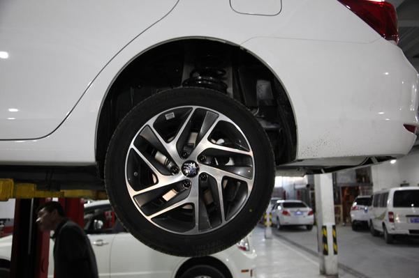 比亚迪秦100油电混合使用感受,比亚迪秦100和秦80怎么区别