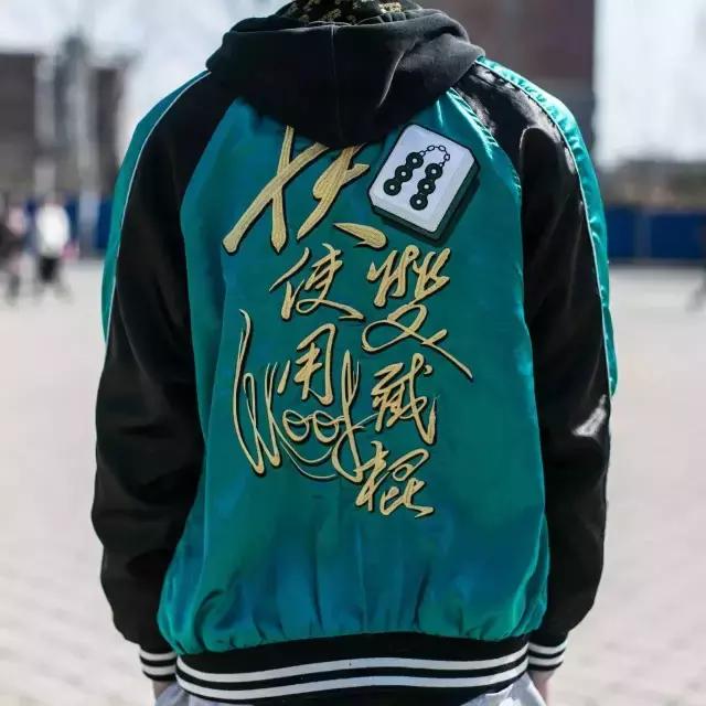 报告老师，中州大学的学生不好好穿衣服！