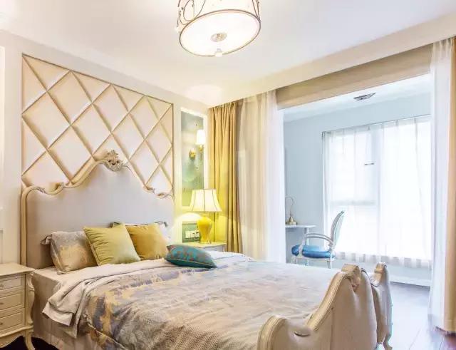 原木风卧室软包背景墙,2米8的软包卧室背景墙效果图