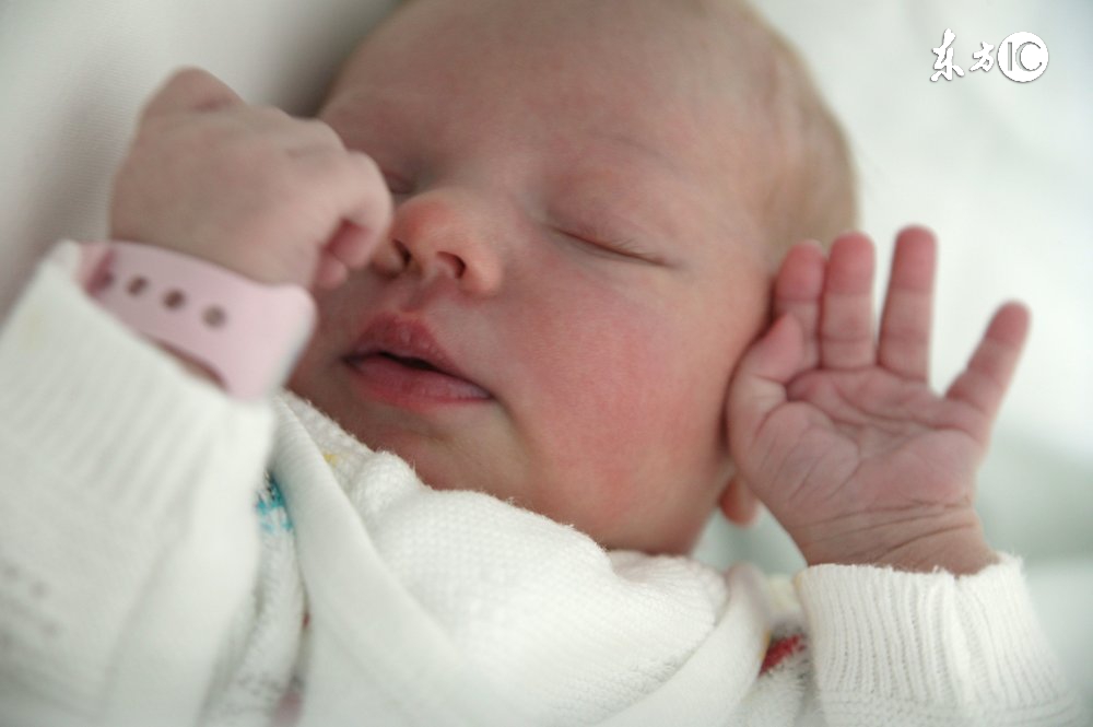 一岁宝宝中耳炎的症状表现有哪些,霉菌性中耳炎临床表现症状及治疗