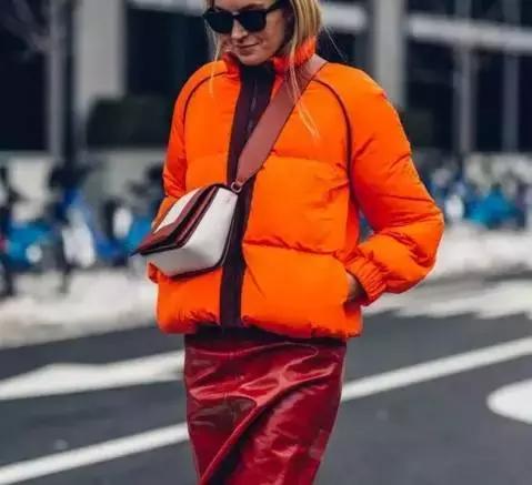 双肩包与斜背包哪种最实用,包包单肩斜挎包包治百病