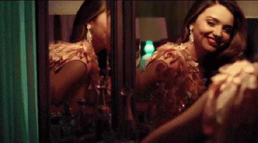 换上睡衣睡一觉,换上睡衣继续睡觉