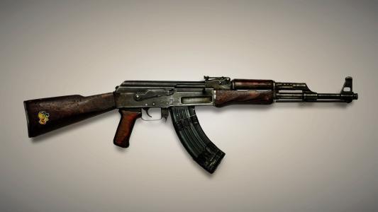 为何称AK47是一款让人又爱又恨的枪?皮实耐用但精度不敢恭维