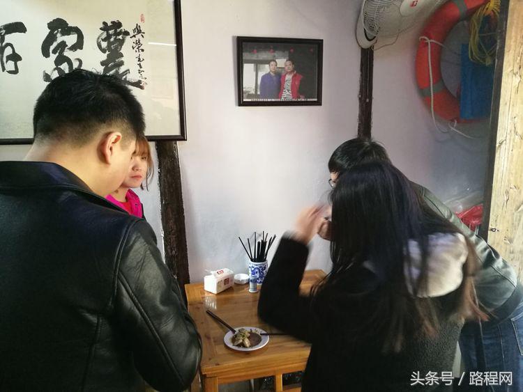 3月8日女神节，黎里古镇和内衣店聚集了一众男神女神？