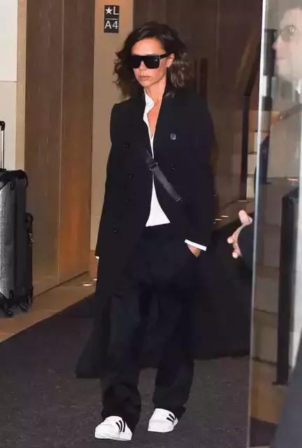 双肩包与斜背包哪种最实用,包包单肩斜挎包包治百病