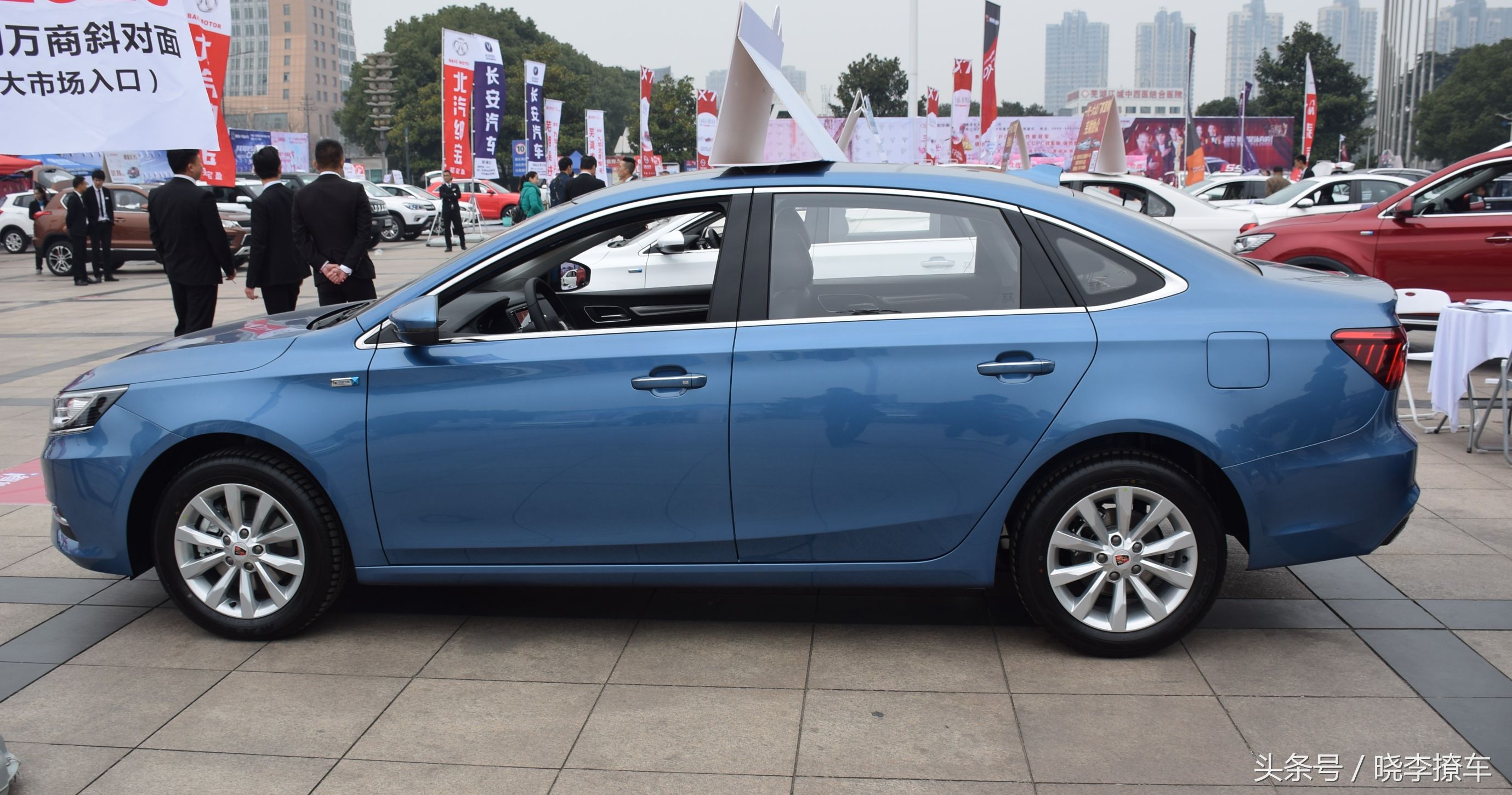 上汽荣威i6提车视频,上汽荣威i6天幕特别版