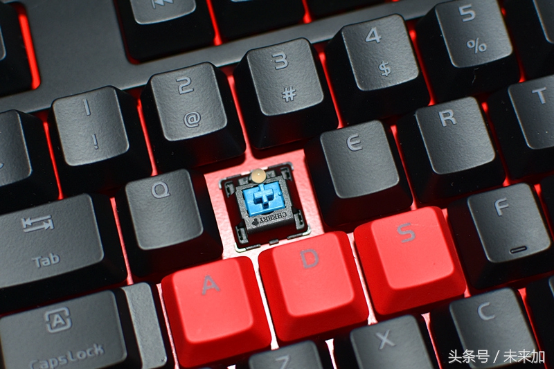 弹指跳动清脆音符，拓荒者MEKAPRO机械键盘青轴版评测