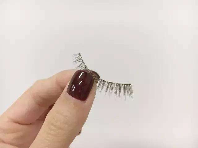 怎么样贴假睫毛才是正确的,贴假睫毛原来如此简单