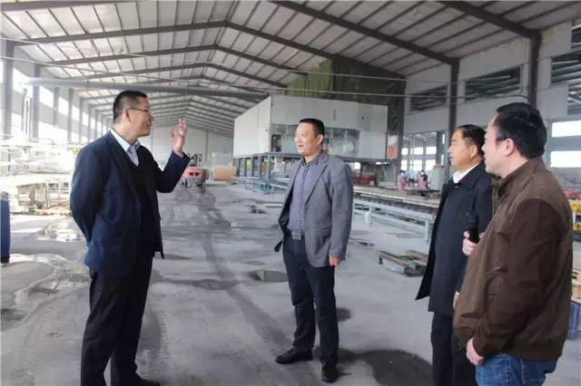 两年了，这群人跟峨山“较上了劲”