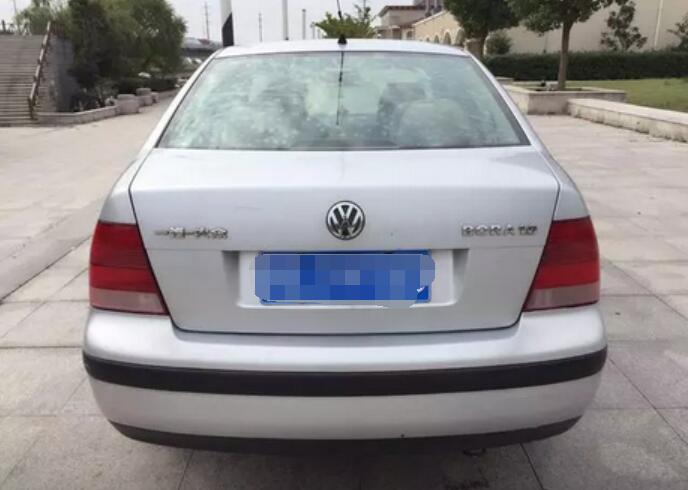 02款宝来,升级版捷达,也被称作“平民宝马”,现只要0.9万