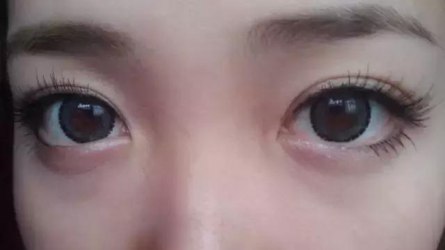 怎么样贴假睫毛才是正确的,贴假睫毛原来如此简单