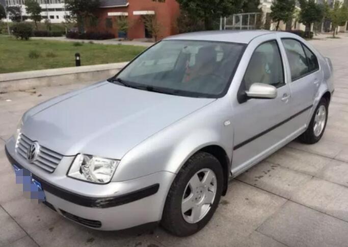 02款宝来,升级版捷达,也被称作“平民宝马”,现只要0.9万