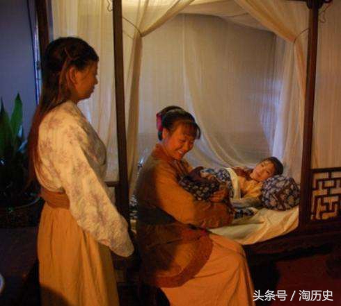 17日文化热点回顾：14年公盘上的5亿标王赌石，切开连只满绿手镯都没有，跌的好惨