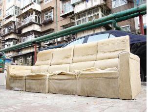 旧家具千万别扔了,小区里换下来的旧家具怎么扔