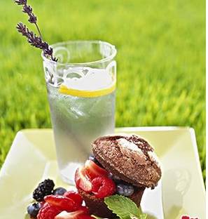 吃什么脸上的斑就会消失,脸上的斑一吃就掉