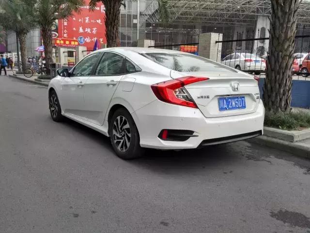 十代思域豪华版定速巡航 (10代思域尊贵版自动巡航)