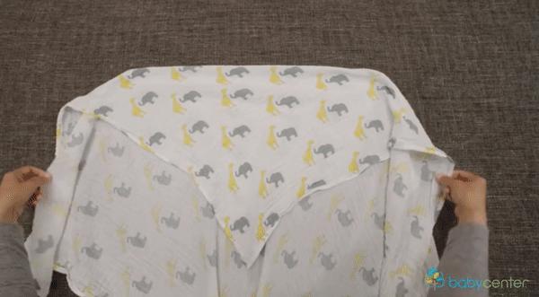 裹婴儿正确方法,裹宝宝的方式