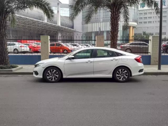 十代思域豪华版定速巡航 (10代思域尊贵版自动巡航)