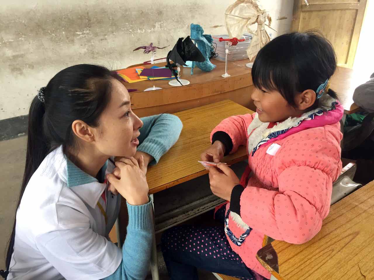 她“玩”纸六年，用纸艺让白龙重现广州聚龙古村